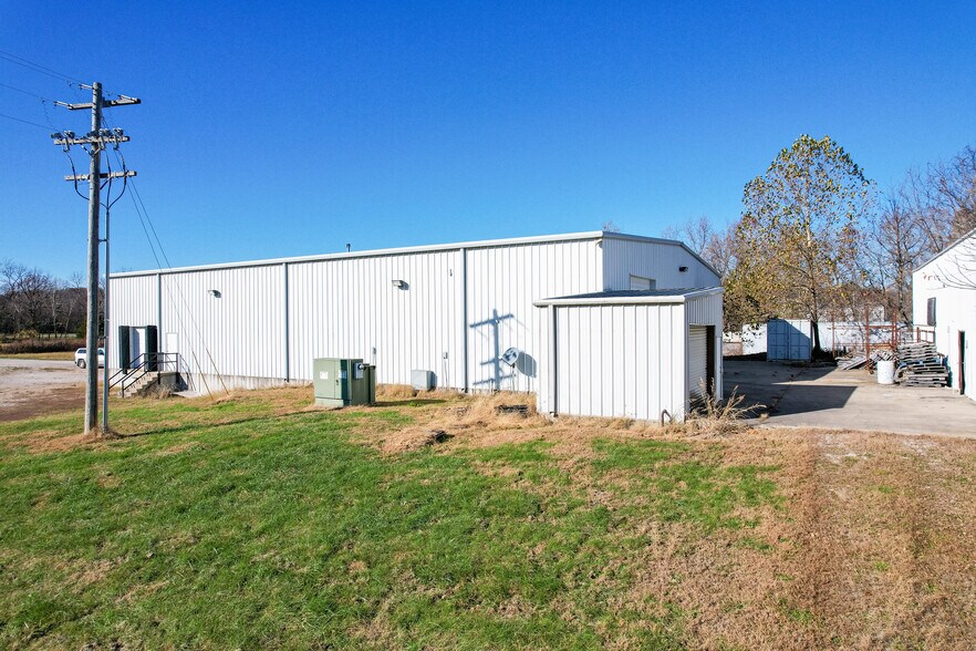 More Photos Of 27877 Glacier Point Rd, Lebanon Warehouse For Lease