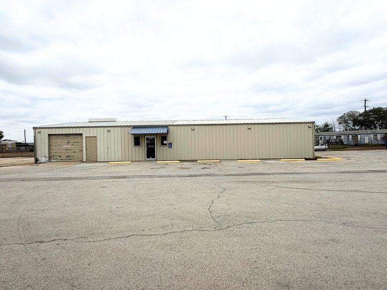 Primary Photo Of 14640 S FM 2790 W, Lytle Warehouse For Lease