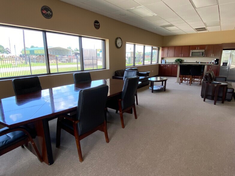 More Photos Of 4115 Kreinhop Rd, Spring Warehouse For Sale