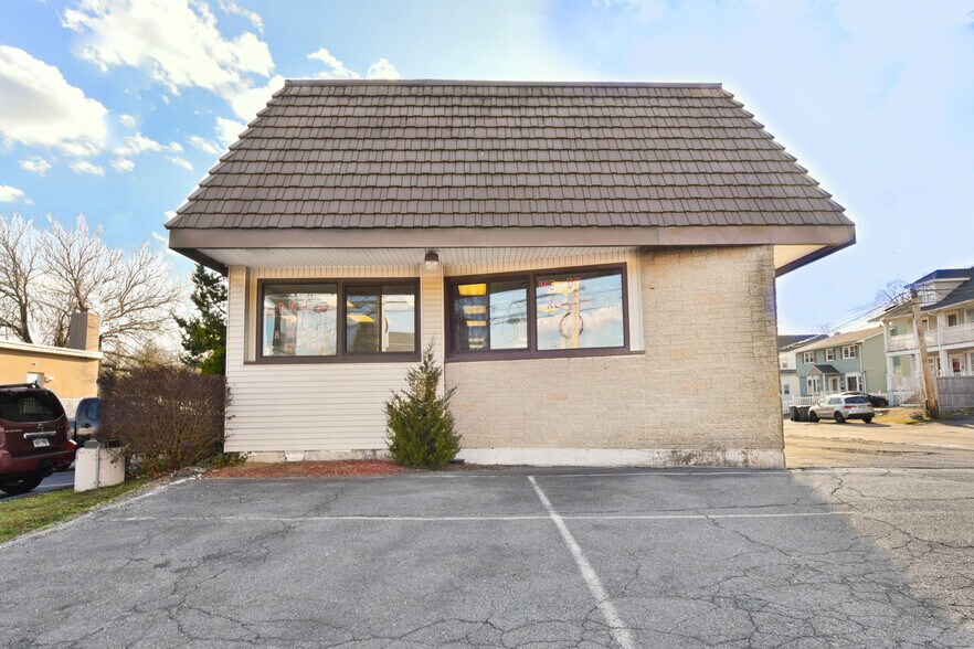 More Photos Of 4143 Main St, Bridgeport Storefront For Sale