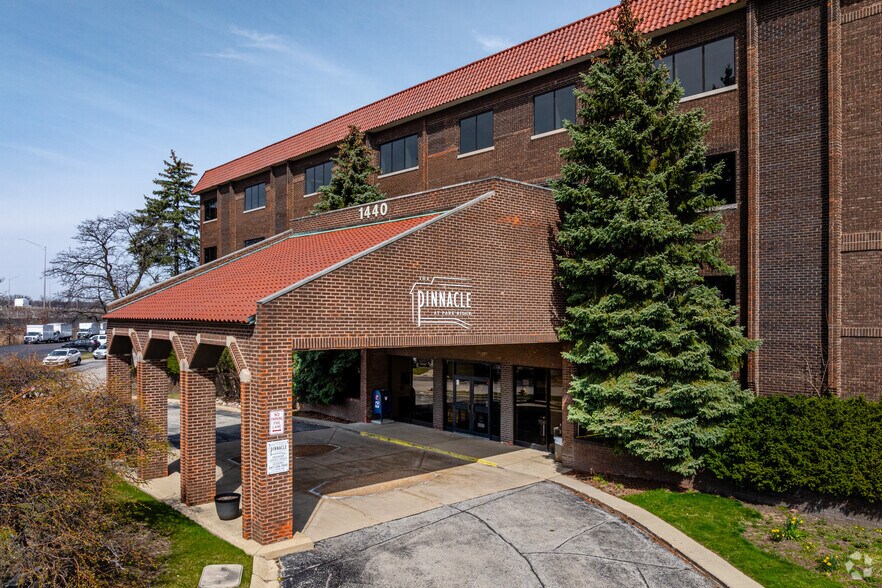More Photos Of 1440 Renaissance Dr, Park Ridge Office For Lease