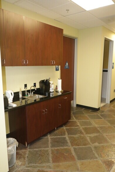 More Photos Of 2816 Columbia St, Torrance Light Distribution For Lease