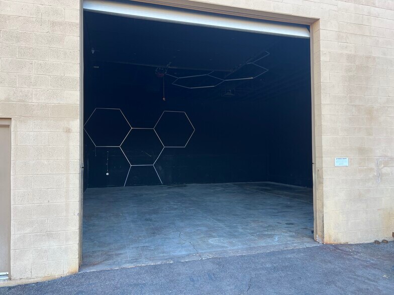 More Photos Of 1545 E Yucca St, Phoenix Warehouse For Lease