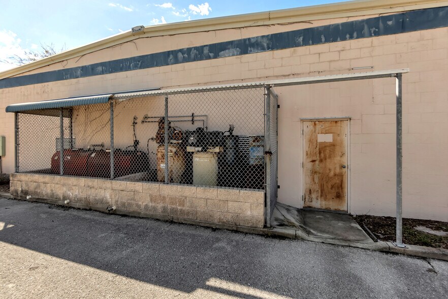 More Photos Of 6735 14th St, Bradenton Auto Repair For Sale