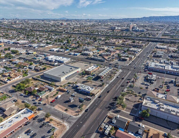 More Photos Of 2424 E McDowell Rd, Phoenix Freestanding For Lease