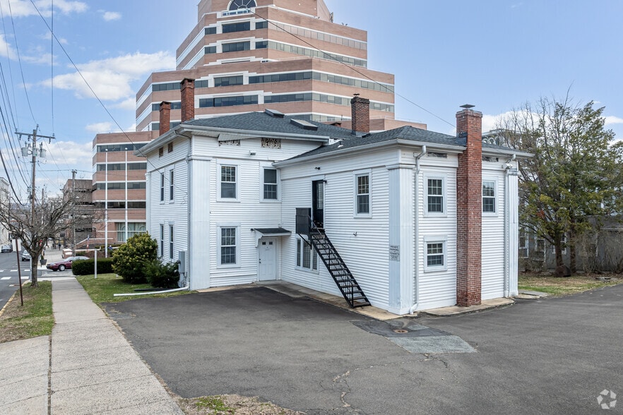 More Photos Of 109 Broad St, Middletown Office Residential For Sale