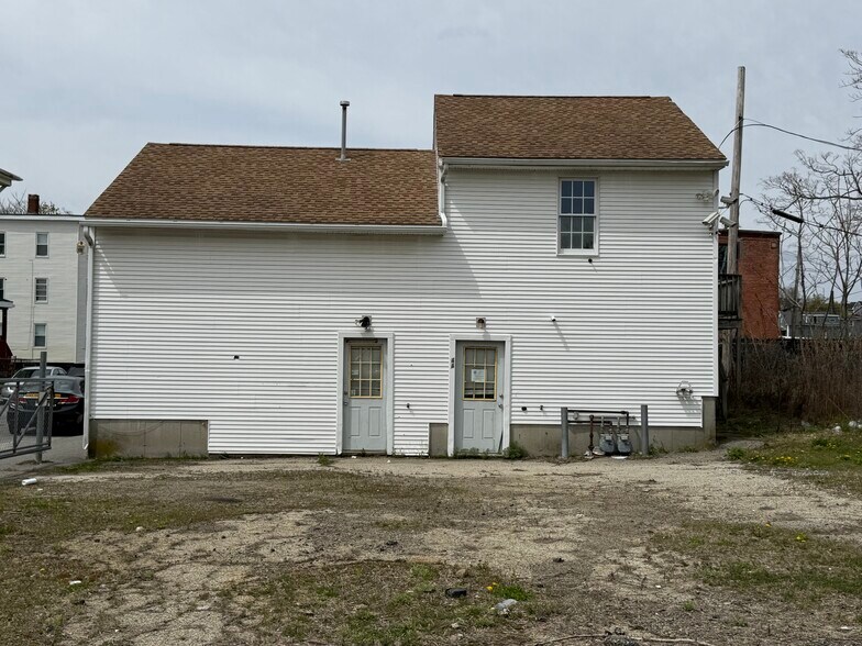 More Photos Of 44 Ellsworth St, Worcester Light Distribution For Sale