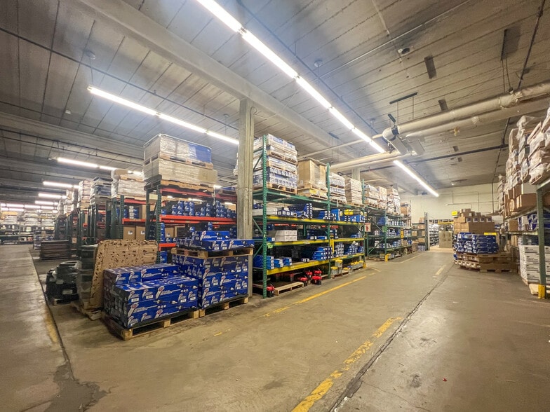 More Photos Of 1906 N Peach Ave, Marshfield Warehouse For Lease