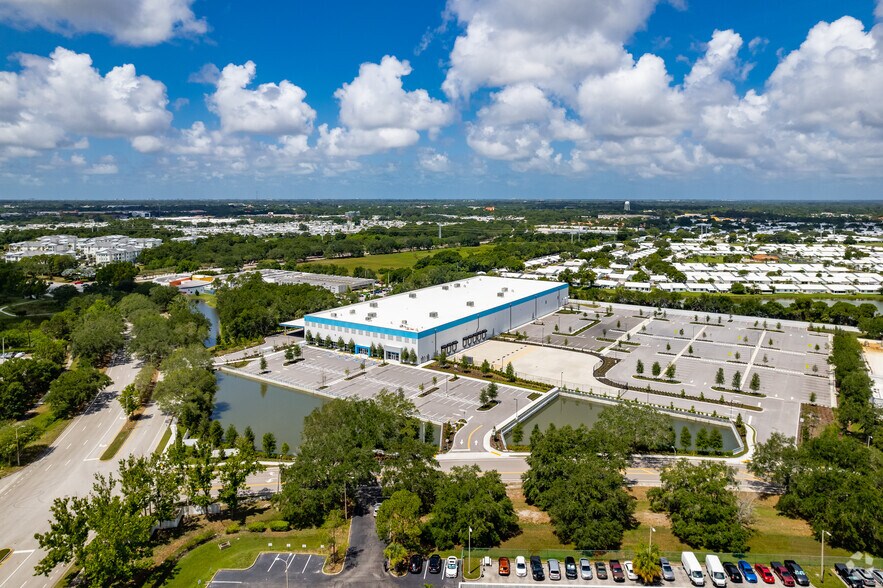 More Photos Of 3201 Gateway Centre Pky, Pinellas Park Warehouse For Lease