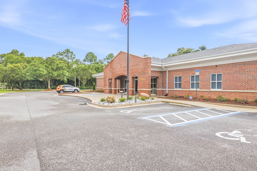More Photos Of 5784 Chumuckla Hwy, Pace Freestanding For Lease