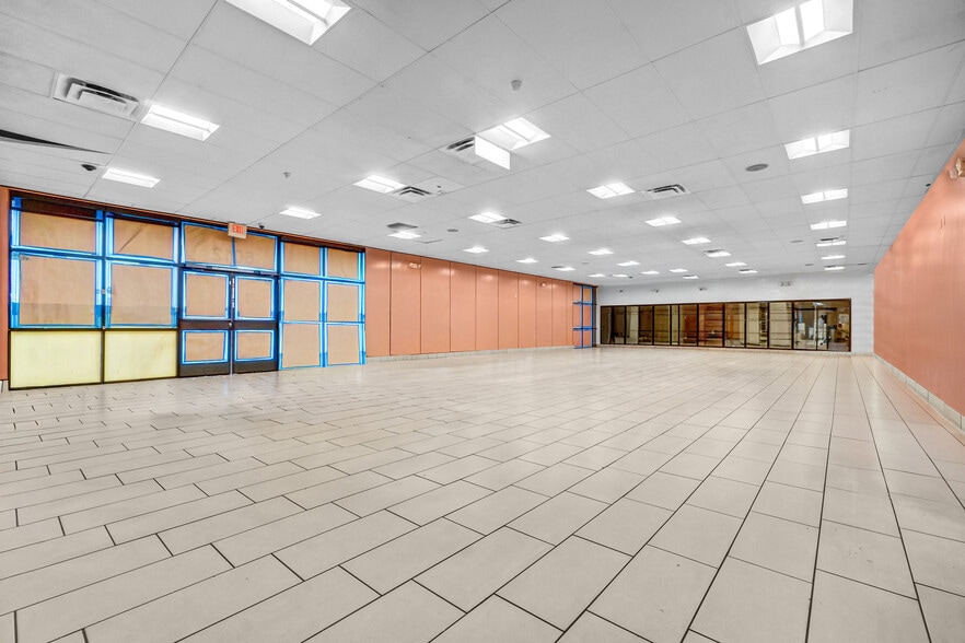 More Photos Of 6012 Edinger Ave, Huntington Beach Freestanding For Sale