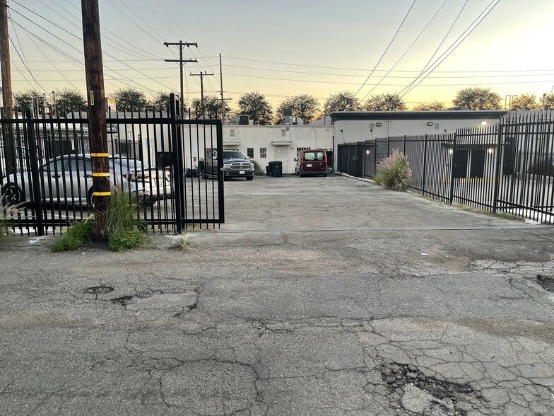 More Photos Of 551-553 W Whittier Blvd, La Habra Storefront Retail Office For Sale