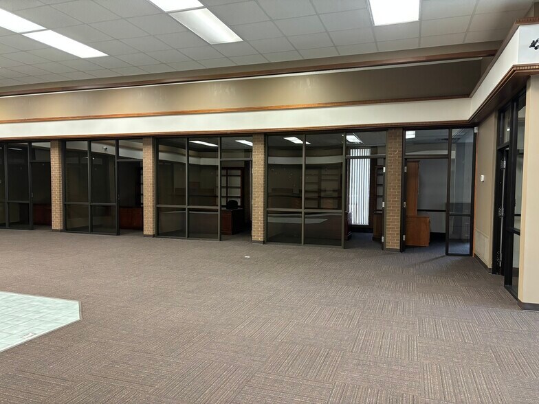 More Photos Of 327 S Ash St, Malvern Bank For Sale