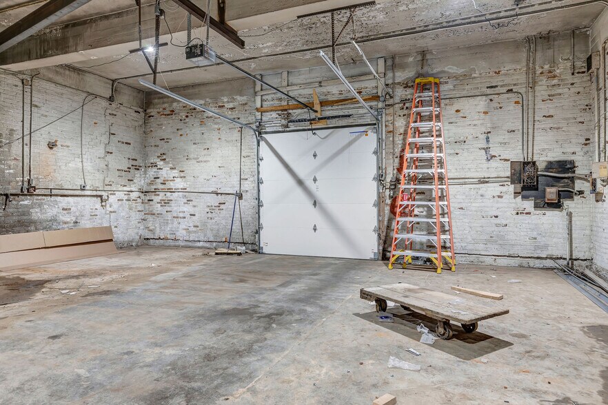 More Photos Of 122 E Liberty St, Cincinnati Warehouse For Lease