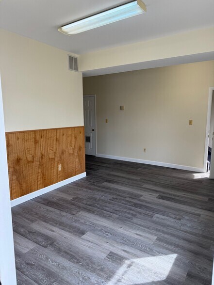 More Photos Of 274 Main St, Keansburg Office For Sale