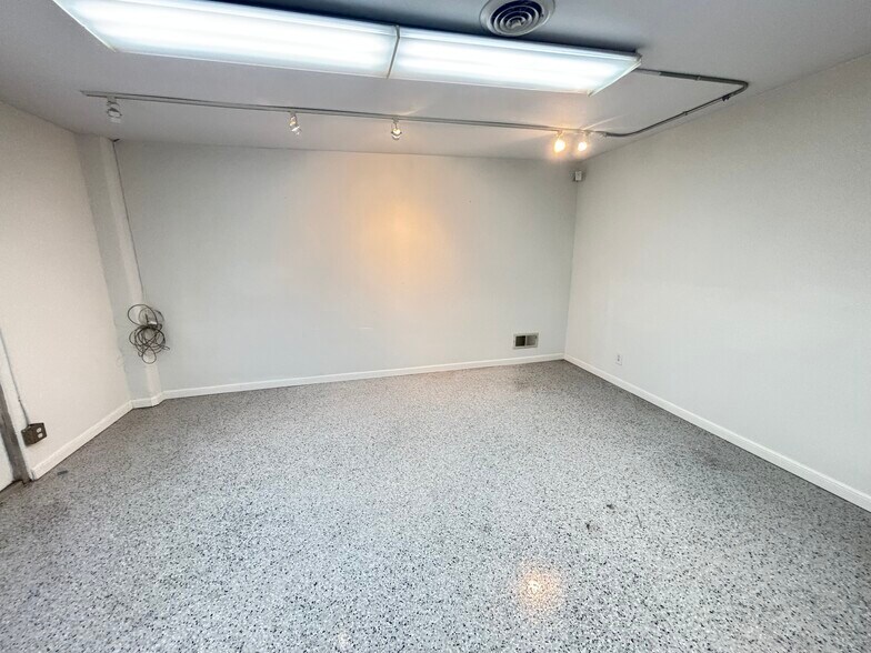 More Photos Of 836-852 Stanton Rd, Burlingame Warehouse For Lease