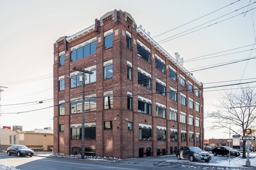 More Photos Of 228 Maple St, Manchester Office For Sale