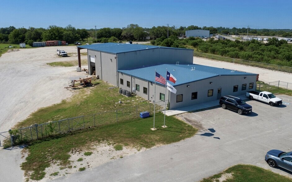More Photos Of 901 W State Highway 72, Kenedy Industrial For Lease