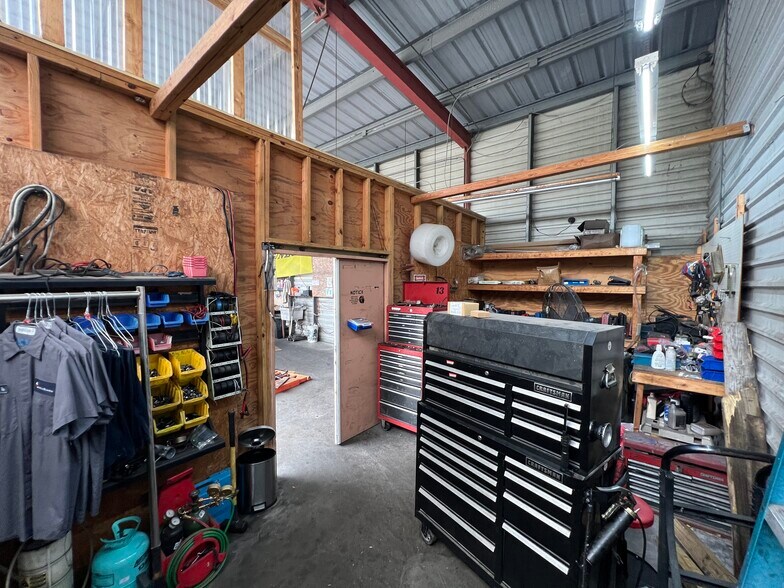 More Photos Of 2850 Roosevelt Blvd, Clearwater Freestanding For Sale