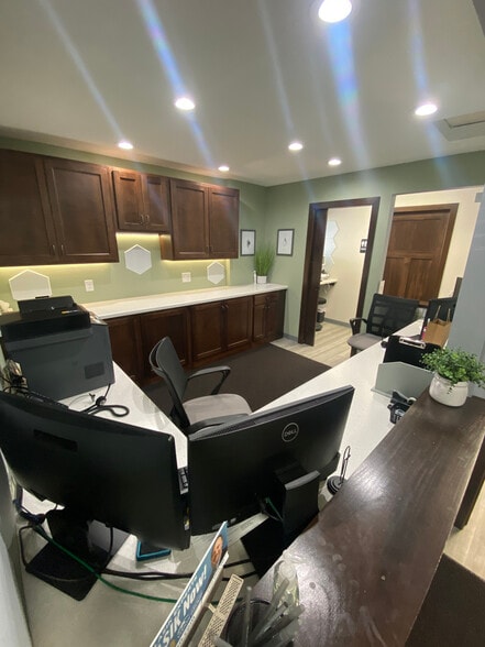 More Photos Of 1608 Ohm Ave, Eau Claire Office For Lease