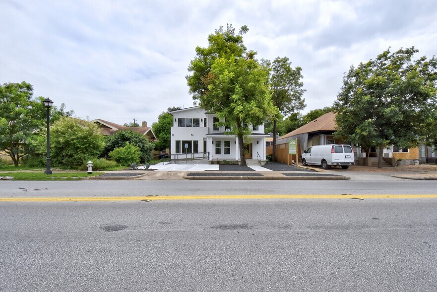 More Photos Of 1801 E Cesar Chavez St, Austin Loft Creative Space For Lease