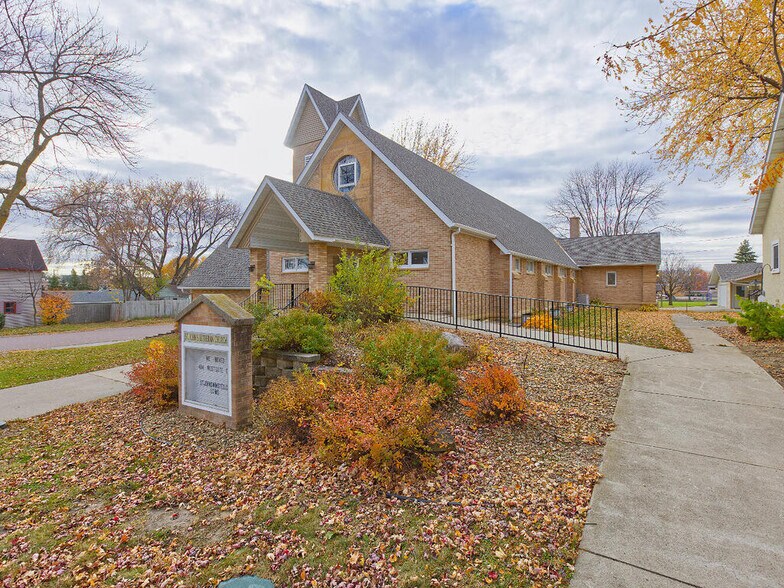 More Photos Of 410 1st St N, Winsted Office For Sale