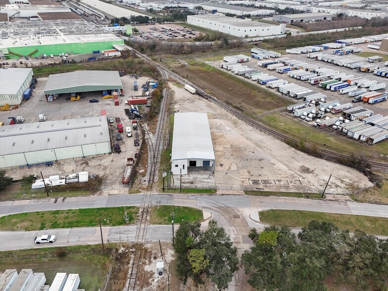 More Photos Of 620 Gellhorn Dr, Houston Warehouse For Sale