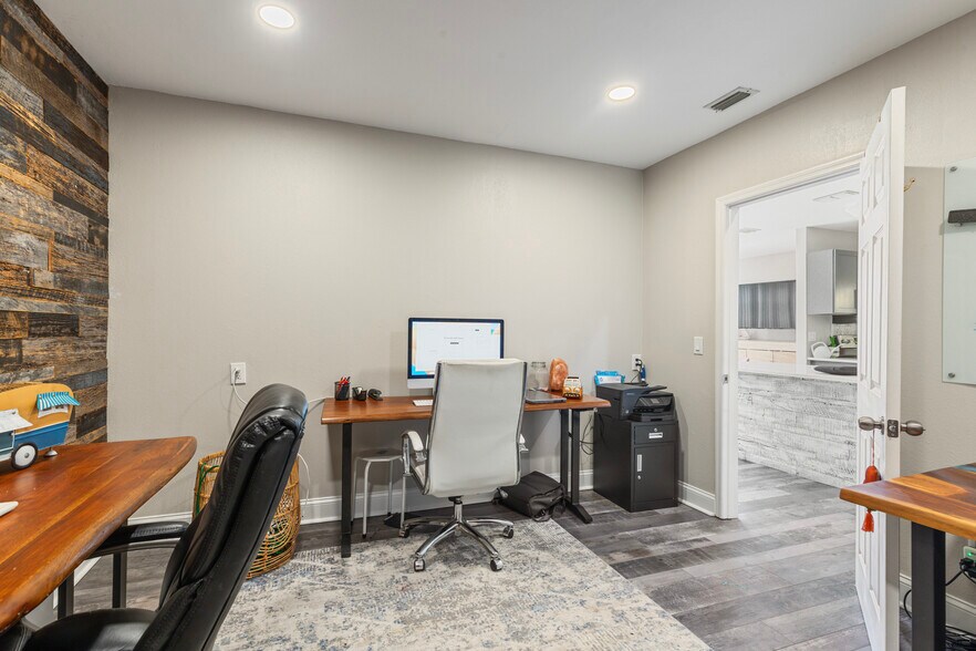 More Photos Of 2229-2233 Nursery Rd, Clearwater Loft Creative Space For Sale