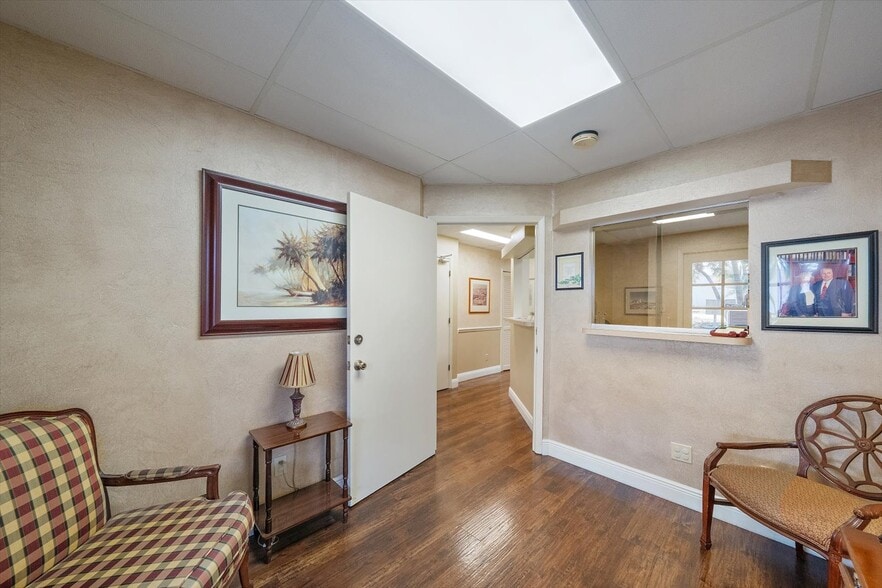 More Photos Of 1521-1525 Tamiami Trl S, Venice Office For Sale