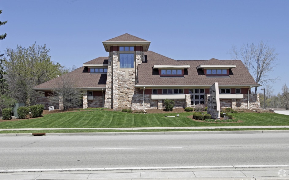 More Photos Of 1550-1556 W Mequon Rd, Mequon Freestanding For Sale