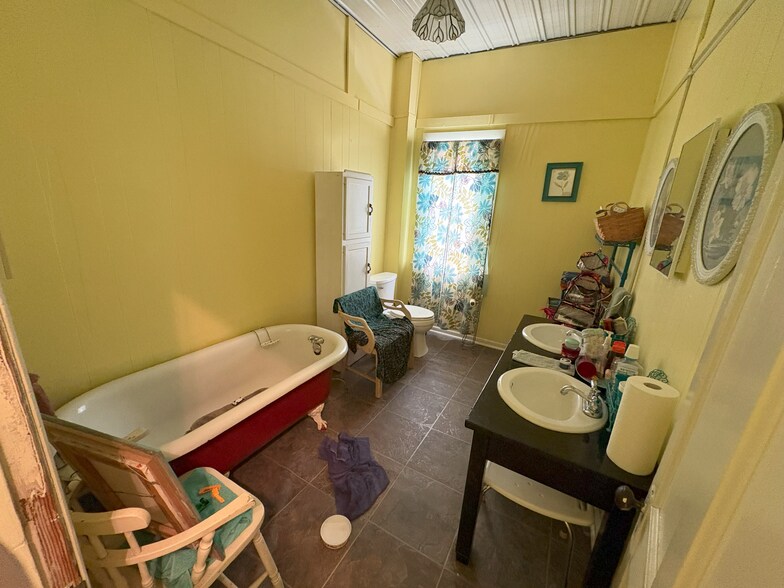 More Photos Of 200 N Monroe St, Williamsport Storefront For Sale