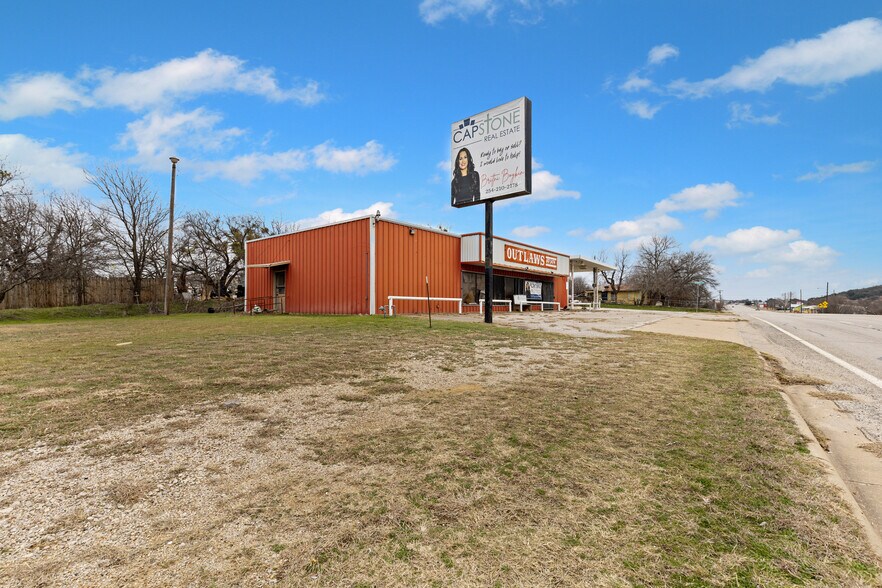 More Photos Of 506 W Loop 254, Ranger Convenience Store For Sale