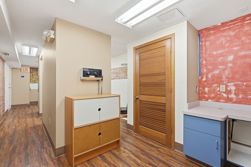 More Photos Of 1050 Sullivan Ave, South Windsor Medical For Sale