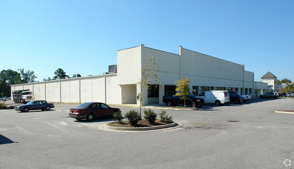 Primary Photo Of 5000 Market St, Wilmington Schools For Lease