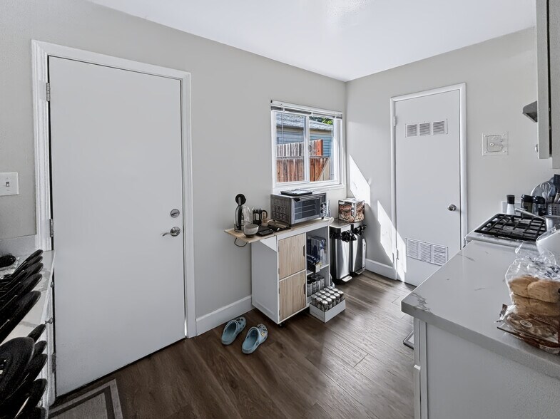 More Photos Of 460 S Buena Vista, San Jose Apartments For Sale
