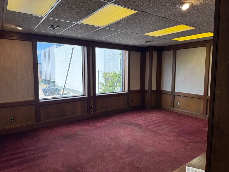 More Photos Of 422 Market St, Parkersburg Office For Sale