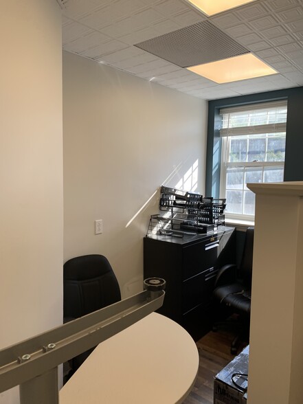 More Photos Of 438 Division St, Sewickley Office For Lease