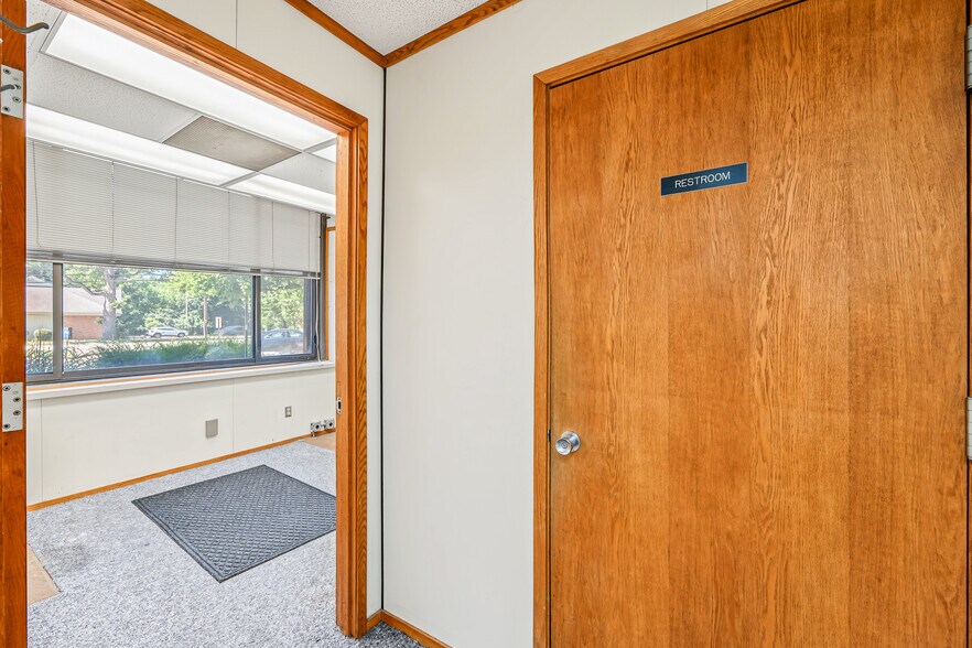 More Photos Of 2219 Packard St, Ann Arbor Office For Sale