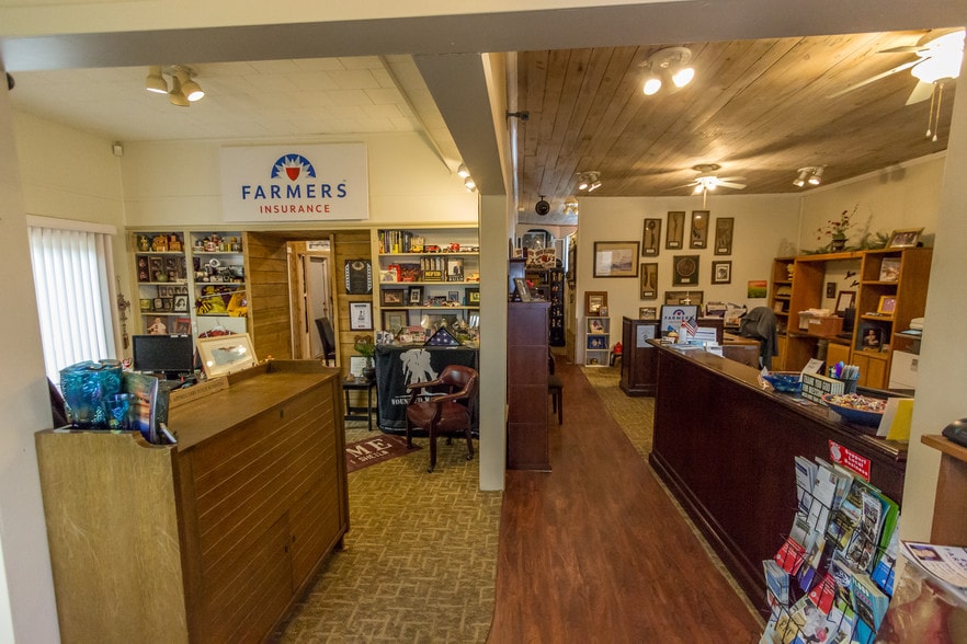 More Photos Of 210 W Houston St, Cleveland Office For Lease