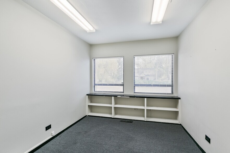 More Photos Of 7000 W 14th Ave, Lakewood Office For Lease