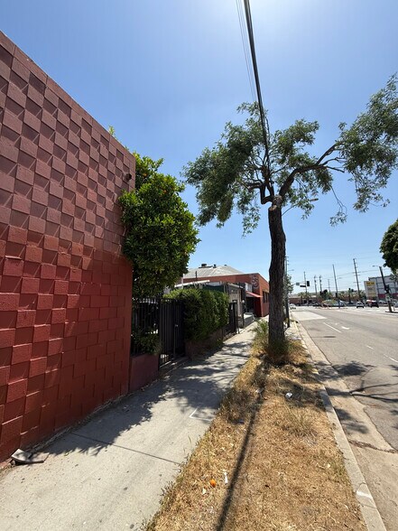 More Photos Of 3601-3605 E 8th St, Los Angeles Distribution For Lease
