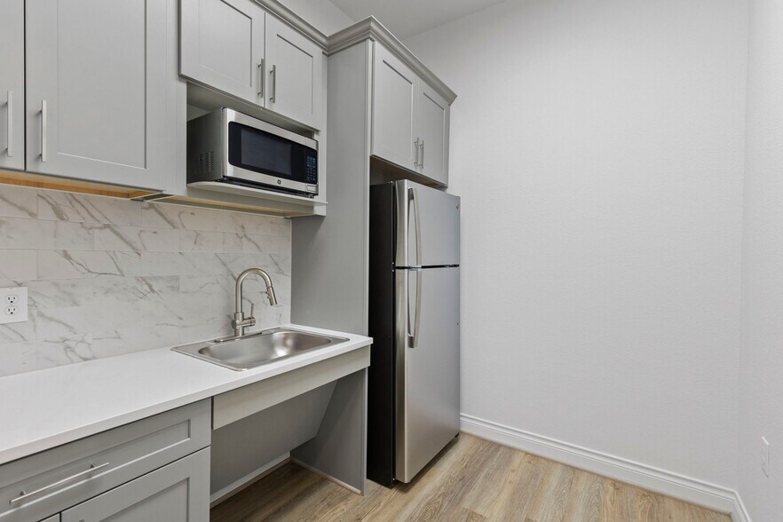 More Photos Of 7630 Dowdell Rd, Spring Office For Sale