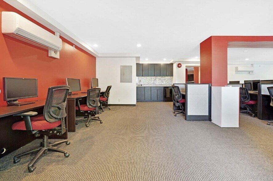 More Photos Of 15670 Columbia Av, White Rock Office For Sale