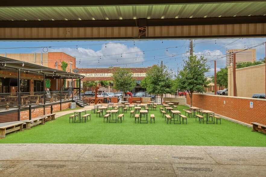 More Photos Of 806 S 2nd St, Abilene Light Distribution For Lease