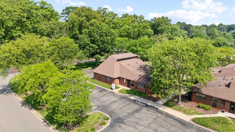 More Photos Of 2400 Wales Ave NW, Massillon Office For Lease