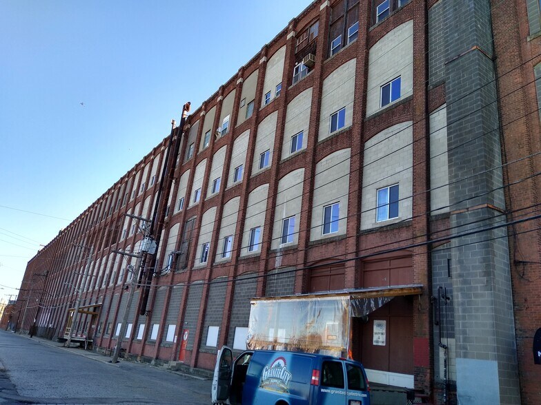 More Photos Of 209 Weeden St, Pawtucket Warehouse For Lease