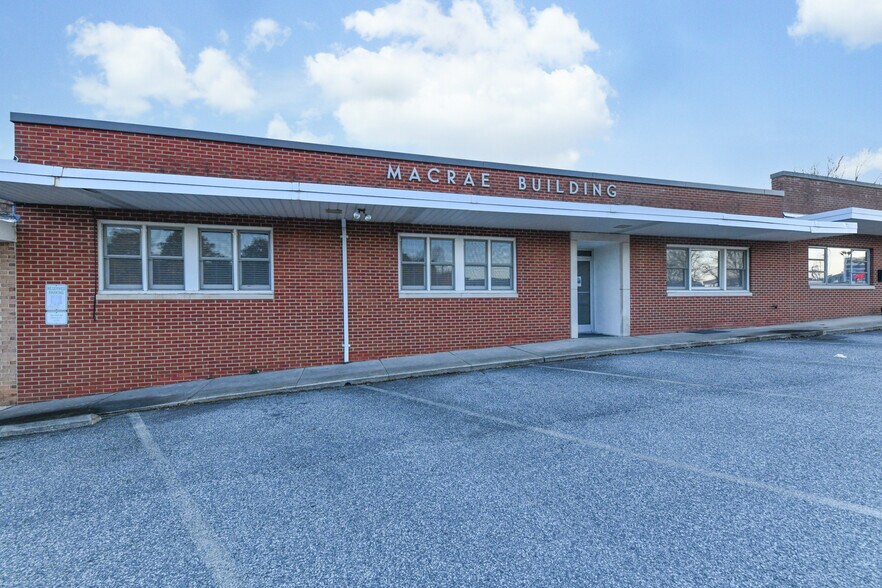 More Photos Of 1834 Banking St, Greensboro Office For Lease