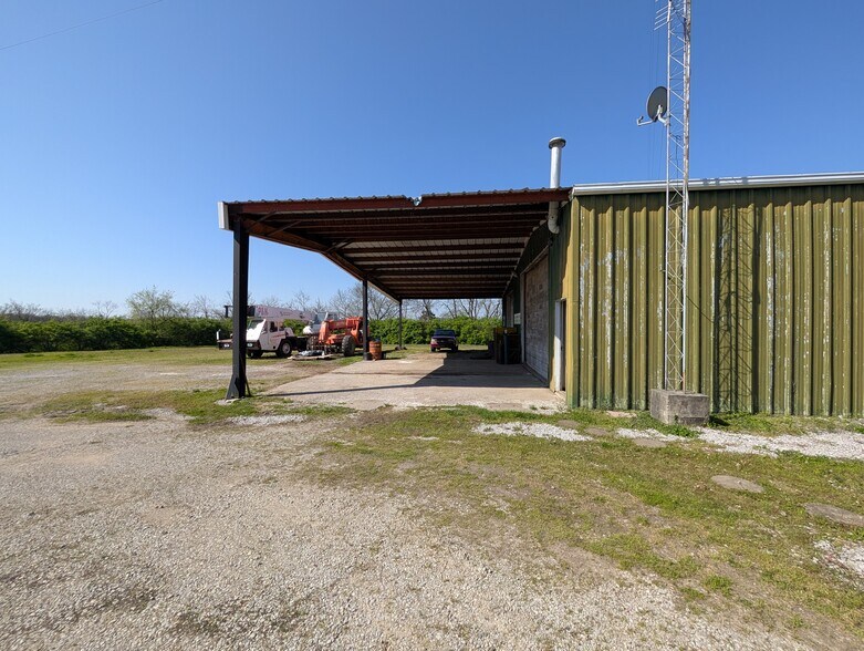 More Photos Of 707 Jewell Rd, Wilmore Warehouse For Sale