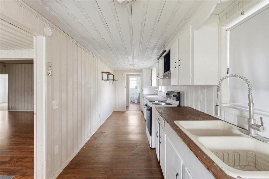 More Photos Of 506 Commonwealth Ave SW, Polk City Office Residential For Sale