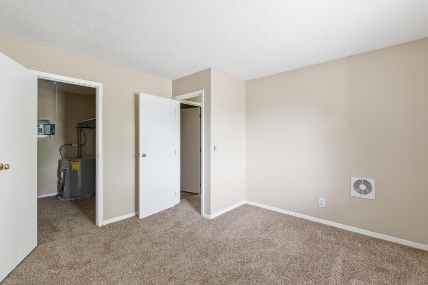 More Photos Of 1631 Jackson Ln, Middletown Multifamily For Sale